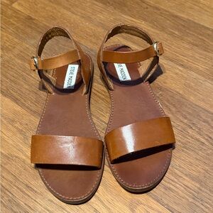 💕 Steve Madden Brown Leather Flat Ankle-Strap Sandals 💕 3/$30 SALE!